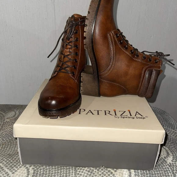 Patrizia Pepe Shoes - Patrizia by Spring Step Lavinia Womens Tan/Brown Lace up Boots size 9